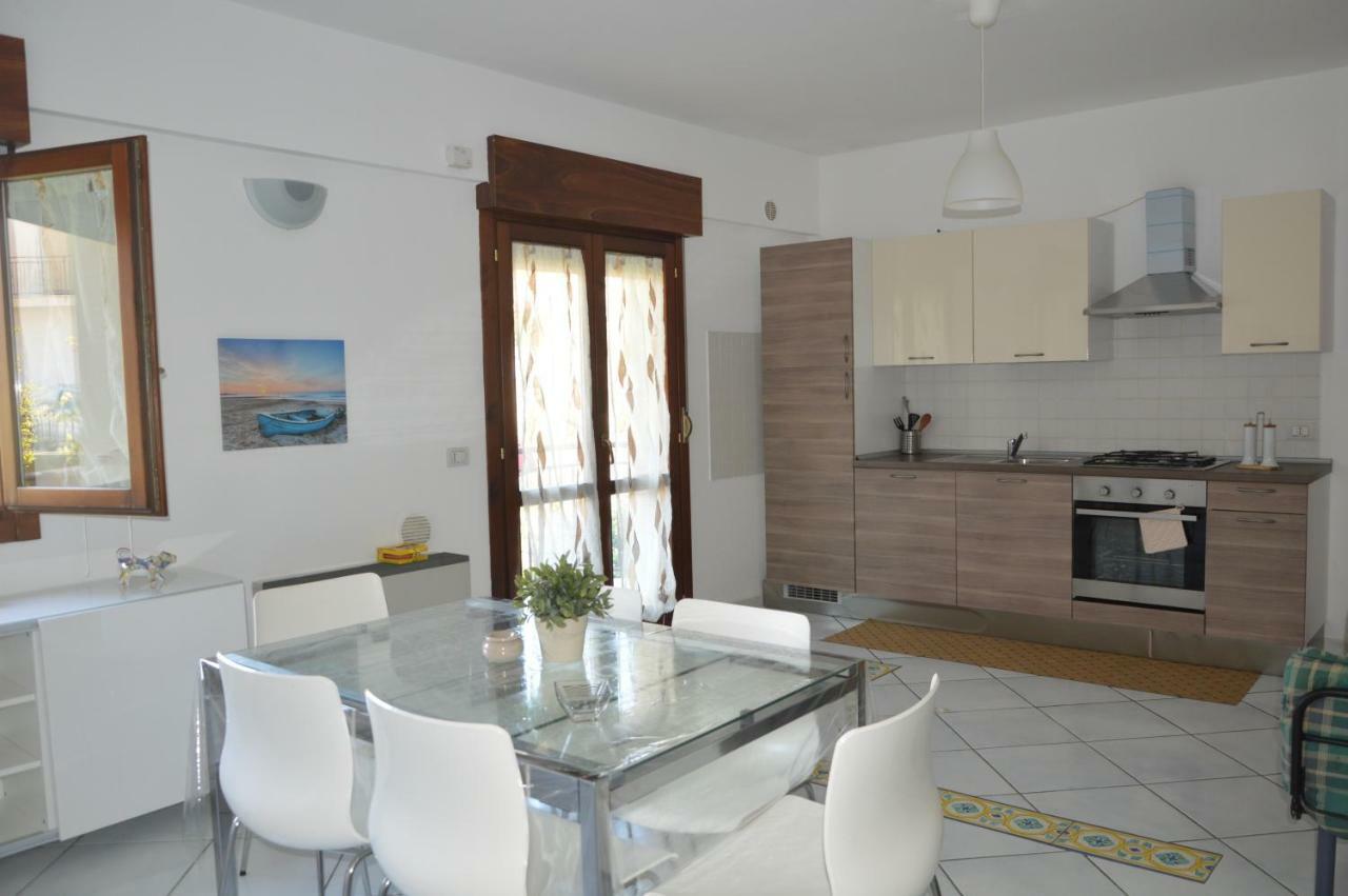 Casa Vacanze Le Palme Lägenhet Noto Exteriör bild